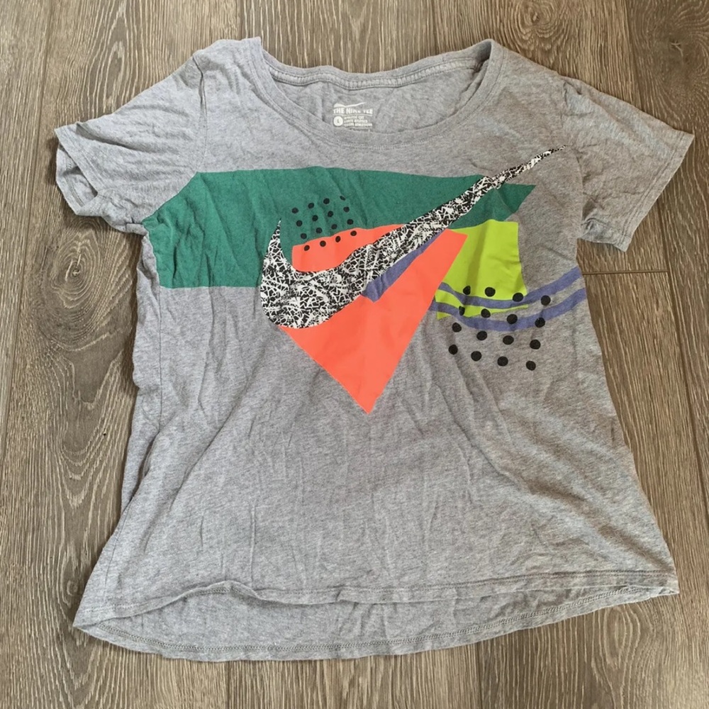 The Nike Tee Athletic Cut Graphic Print Womens Size Large